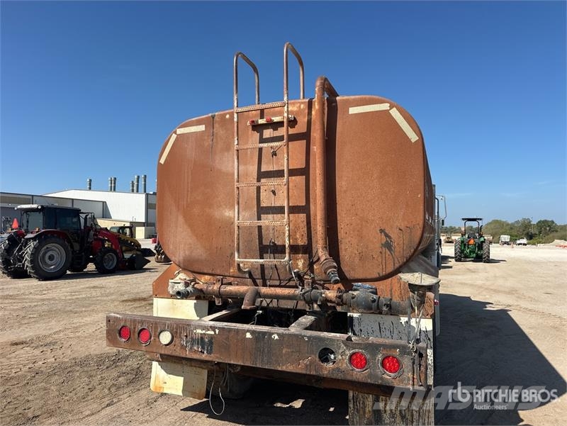 Mack DMM6856S Caminhão-pipa