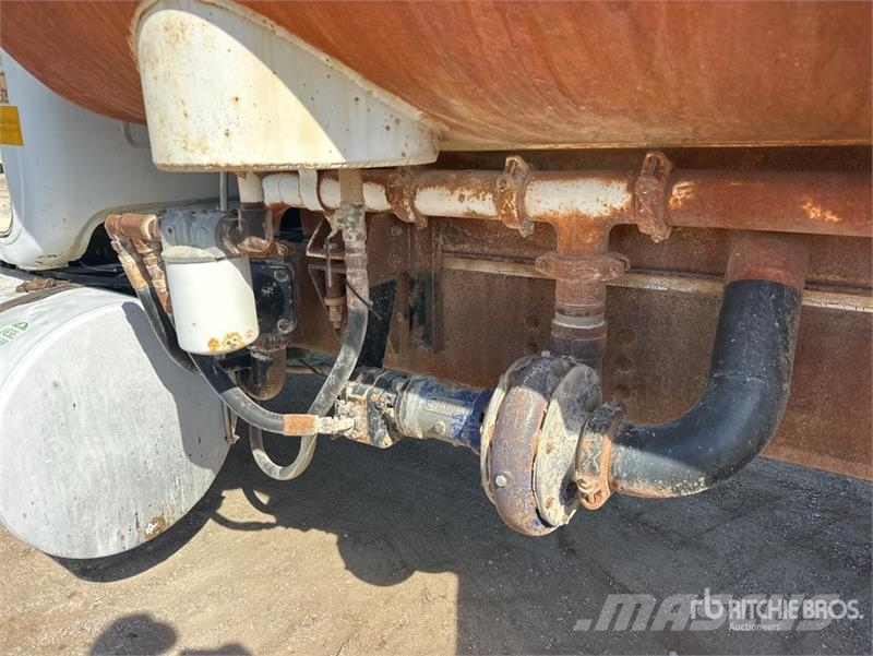 Mack DMM6856S Caminhão-pipa