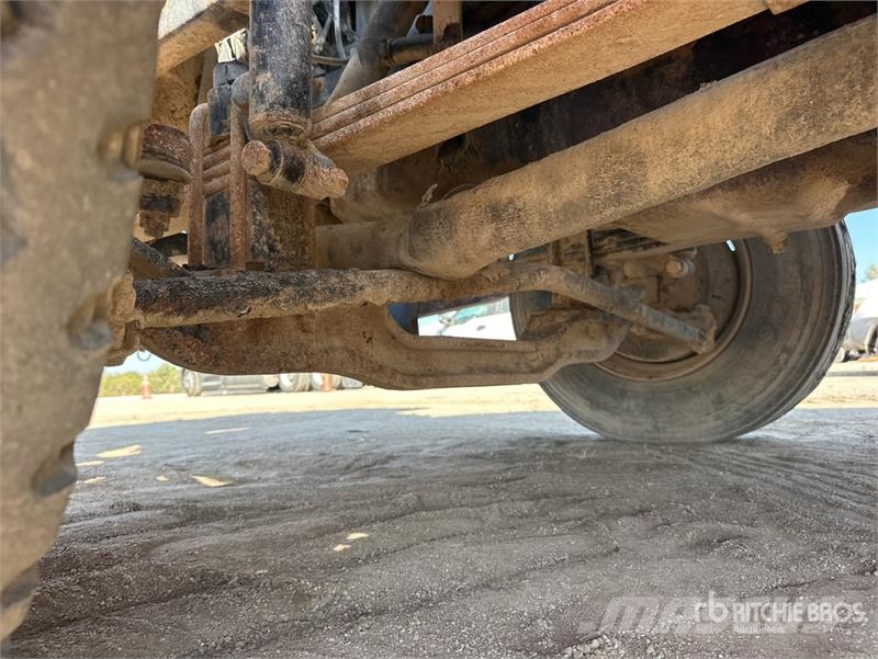 Mack DMM6856S Caminhão-pipa