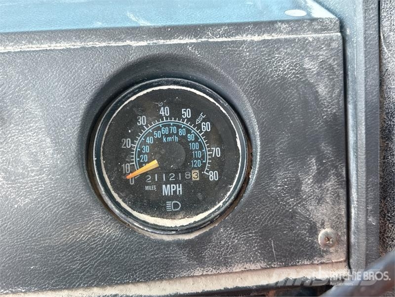 Mack DMM6856S Caminhão-pipa