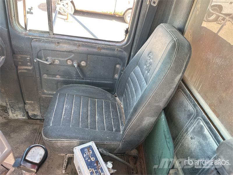 Mack DMM6856S Caminhão-pipa