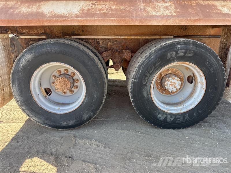 Mack DMM6856S Caminhão-pipa