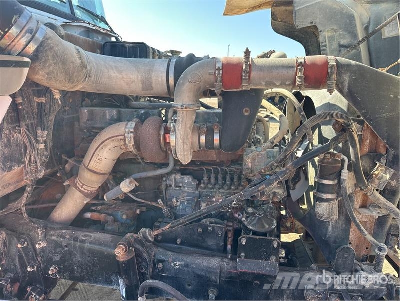 Mack DMM6856S Caminhão-pipa