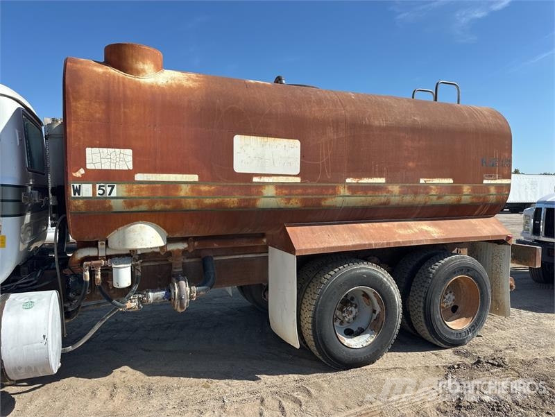 Mack DMM6856S Caminhão-pipa
