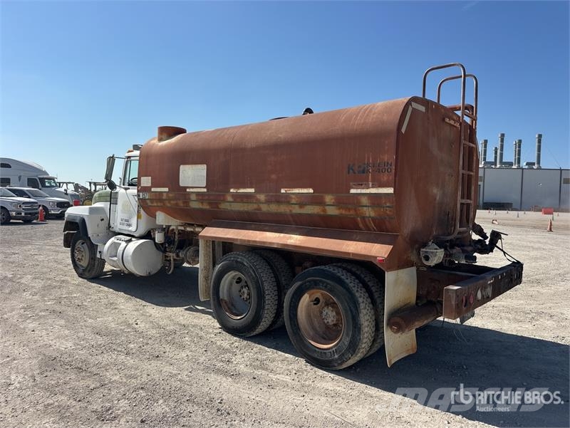 Mack DMM6856S Caminhão-pipa