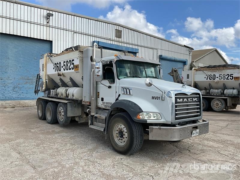 Mack GR64B 8x4 Volumetric Mixer Truck Kamioni mešalice za beton