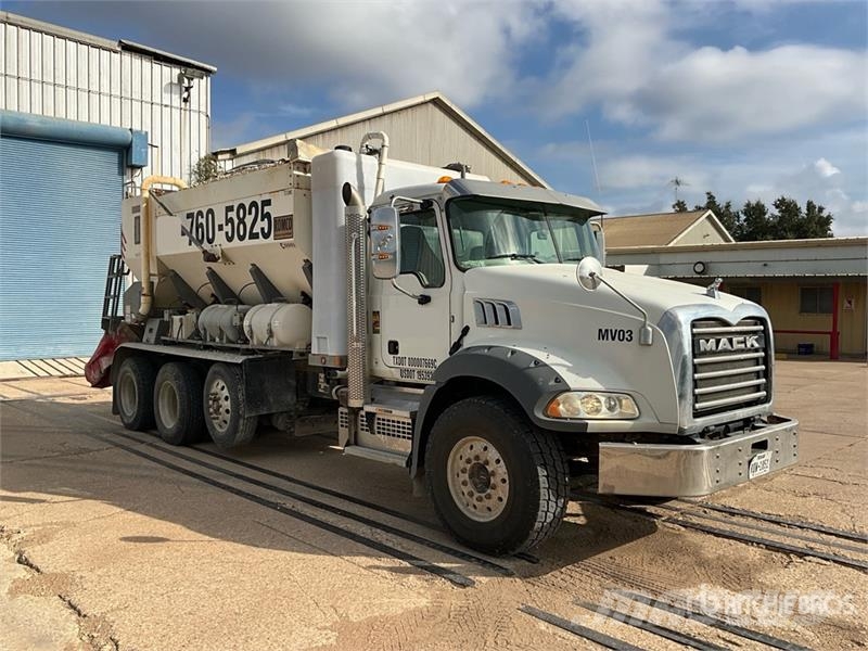 Mack GR64B 8x4 Volumetric Mixer Truck Kamioni mešalice za beton