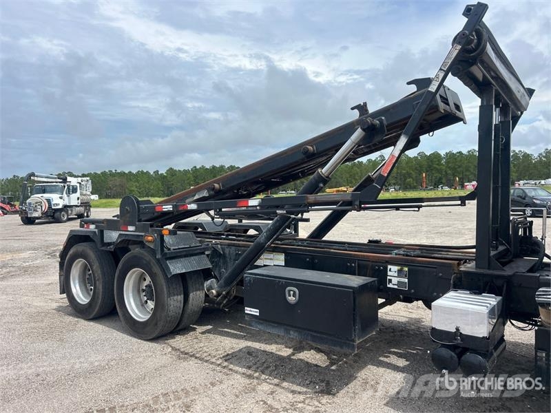 Mack GR64B9 6x4 Roll-Off Truck Kravas automašinas konteineru vedeji
