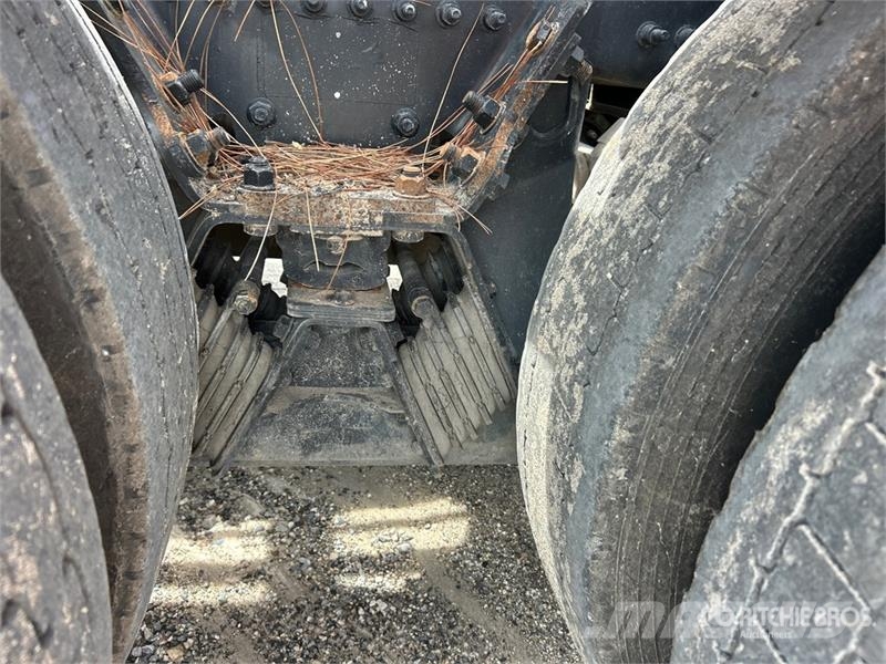 Mack GR64B9 6x4 Roll-Off Truck Kravas automašinas konteineru vedeji