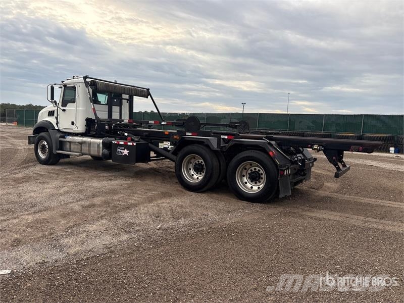 Mack GR64B9 6x4 Roll-Off Truck Liftdumperbilar