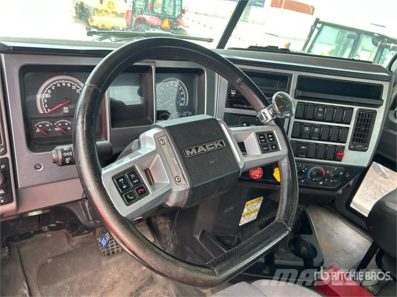 Mack GR64B9 6x4 Roll-Off Truck Kravas automašinas konteineru vedeji