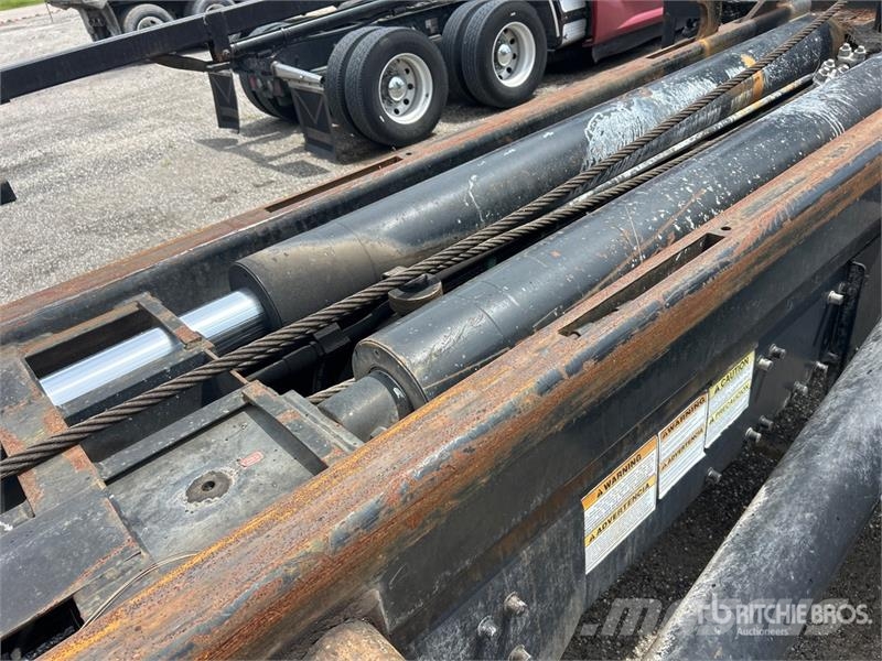 Mack GR64B9 6x4 Roll-Off Truck Kravas automašinas konteineru vedeji