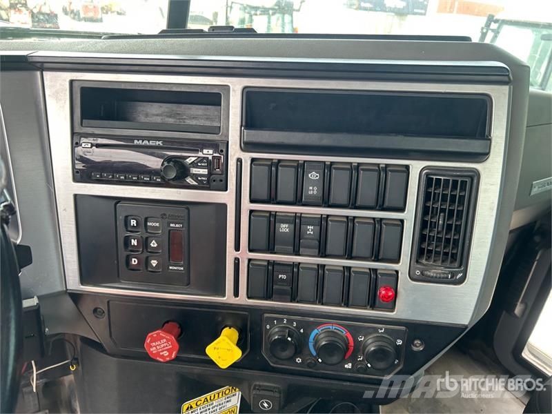 Mack GR64B9 6x4 Roll-Off Truck Kravas automašinas konteineru vedeji