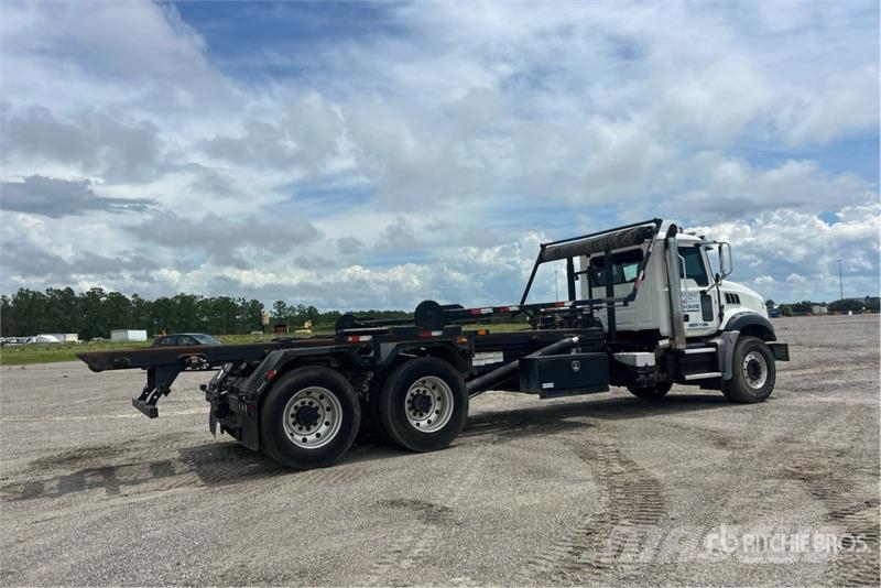 Mack GR64B9 6x4 Roll-Off Truck Kravas automašinas konteineru vedeji