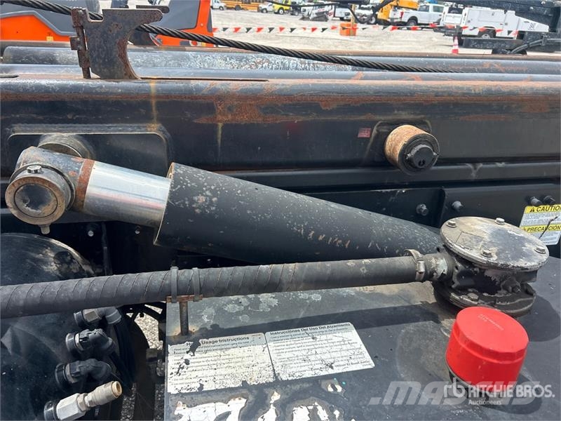 Mack GR64B9 6x4 Roll-Off Truck Kravas automašinas konteineru vedeji