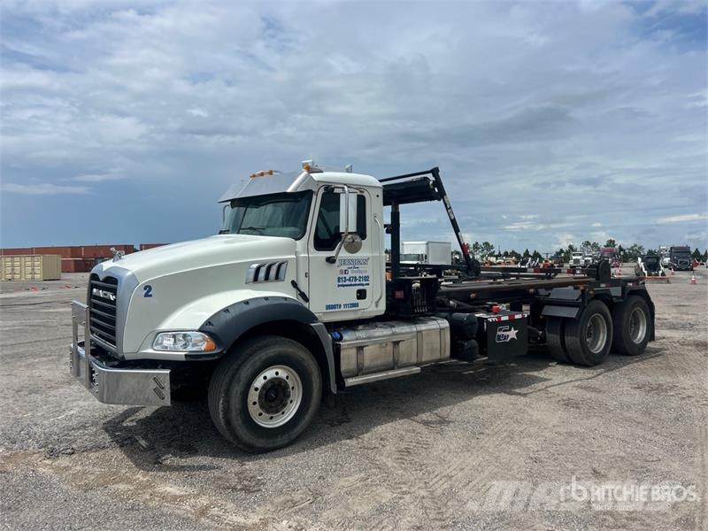 Mack GR64B9 6x4 Roll-Off Truck Kravas automašinas konteineru vedeji
