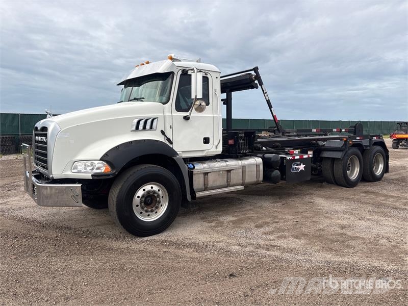 Mack GR64B9 6x4 Roll-Off Truck Liftdumperbilar