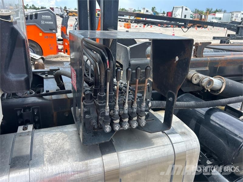 Mack GR64B9 6x4 Roll-Off Truck Kravas automašinas konteineru vedeji
