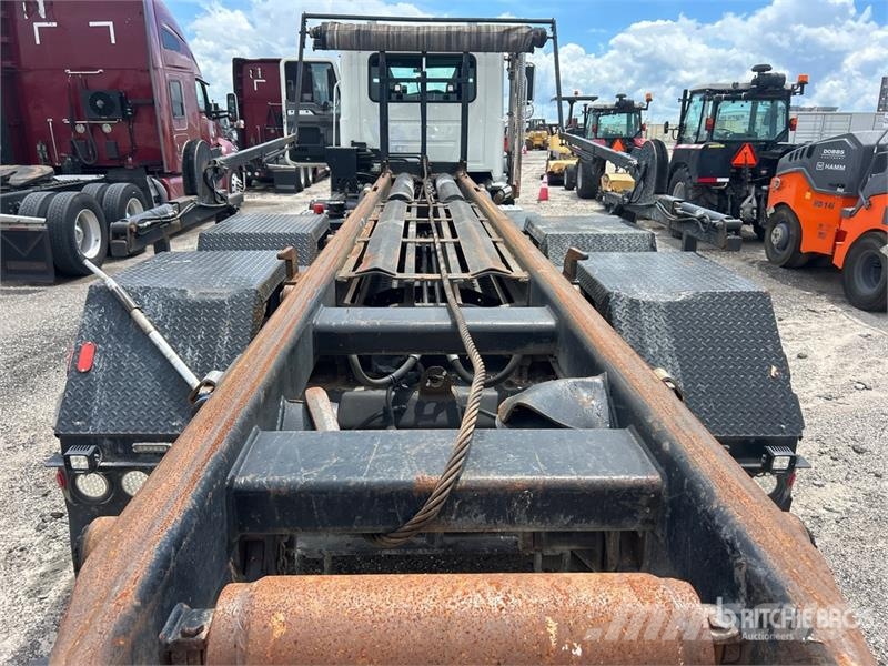 Mack GR64B9 6x4 Roll-Off Truck Kravas automašinas konteineru vedeji