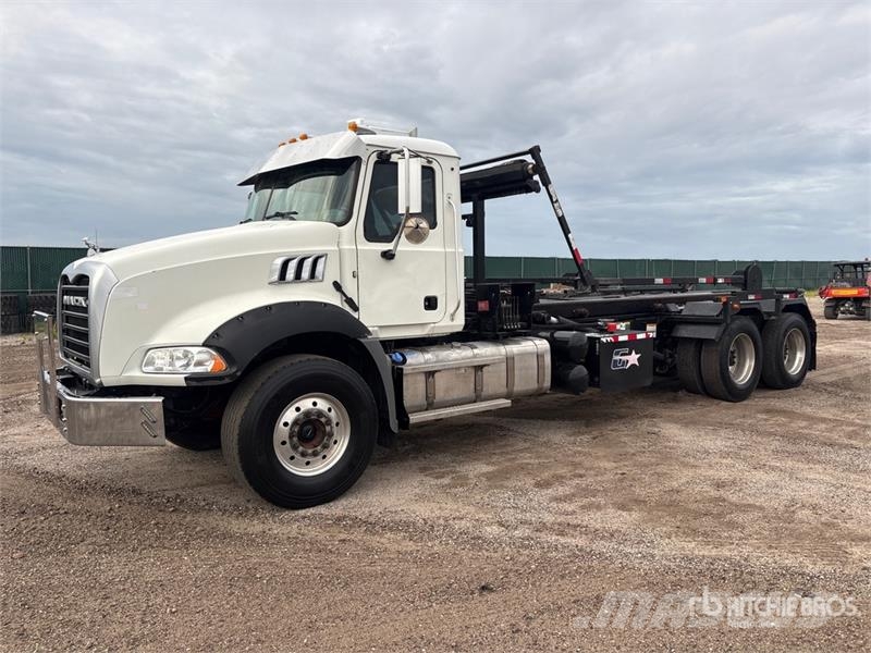 Mack GR64B9 6x4 Roll-Off Truck Liftdumperbilar