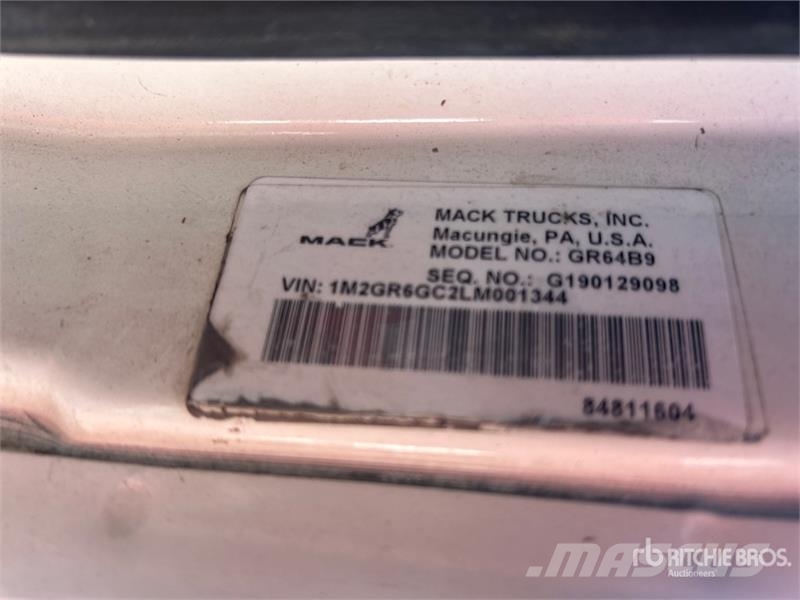 Mack GR64B9 6x4 Roll-Off Truck Bramowce