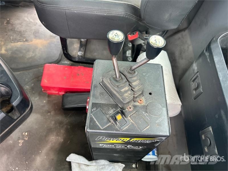 Mack GR64B9 6x4 Roll-Off Truck Kravas automašinas konteineru vedeji