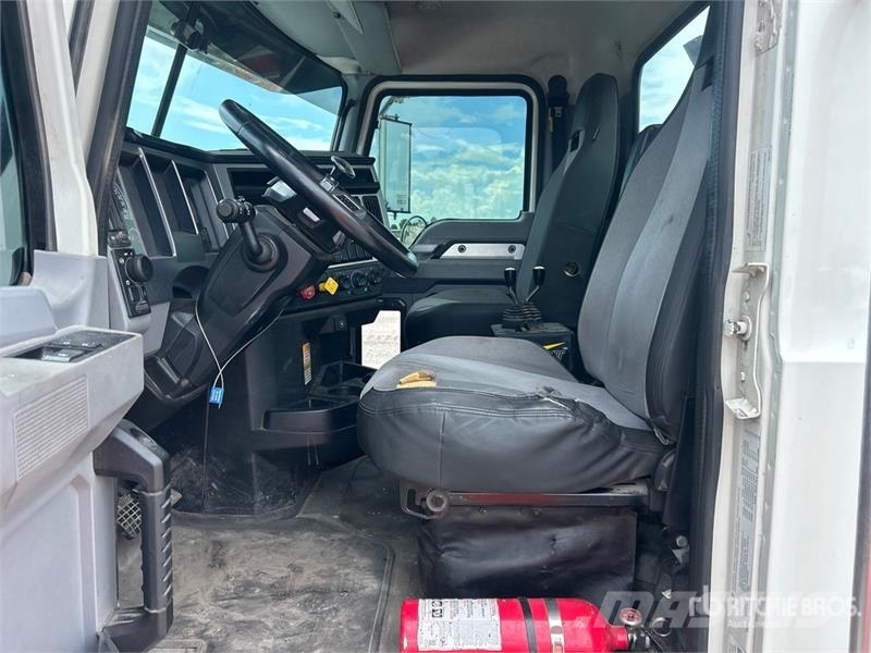 Mack GR64B9 6x4 Roll-Off Truck Kravas automašinas konteineru vedeji