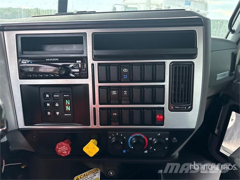 Mack GR64B9 6x4 Roll-Off Truck Liftdumperbilar