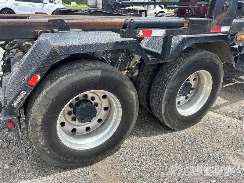 Mack GR64B9 6x4 Roll-Off Truck Kravas automašinas konteineru vedeji