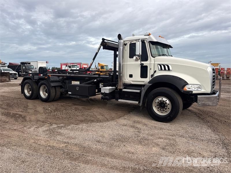 Mack GR64B9 6x4 Roll-Off Truck Liftdumperbilar