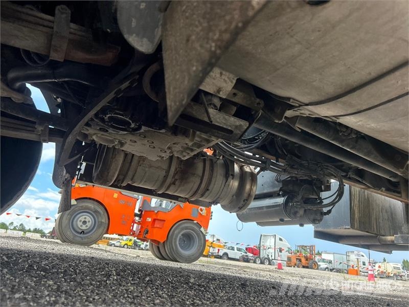 Mack GR64B9 6x4 Roll-Off Truck Kravas automašinas konteineru vedeji