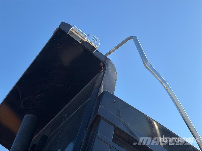Mack GR64F 6x4 T/A Dump Truck 덤프 트럭