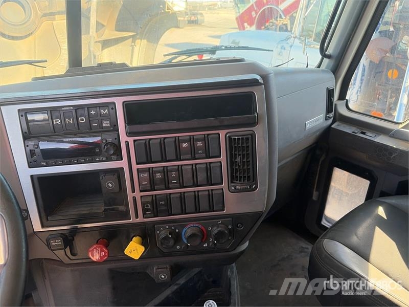 Mack GR64F 6x4 T/A Dump Truck 덤프 트럭