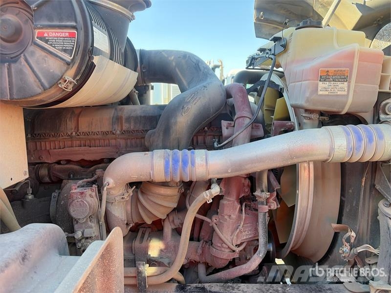 Mack GR64F 6x4 T/A Dump Truck 덤프 트럭