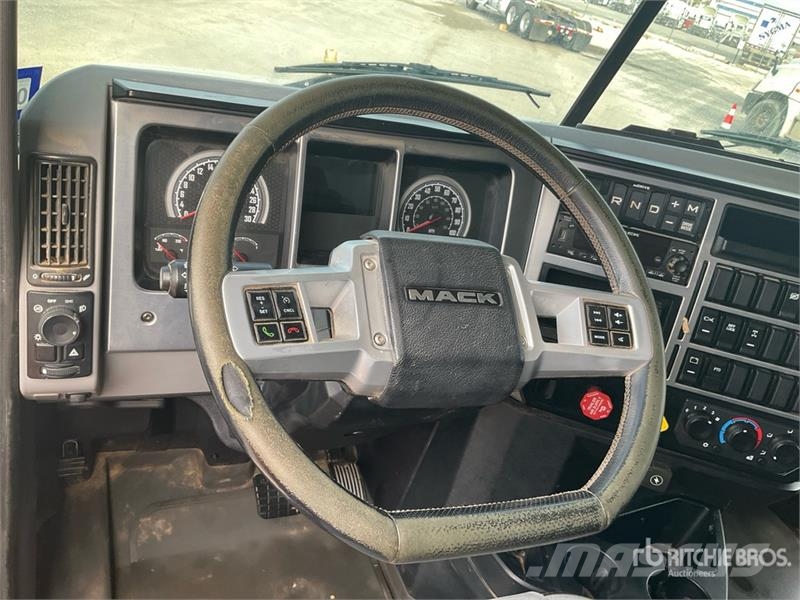 Mack GR64F 6x4 T/A Dump Truck Φορτηγά Ανατροπή
