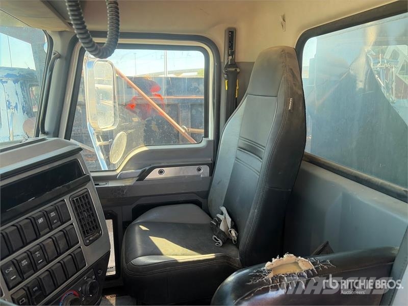 Mack GR64F 6x4 T/A Dump Truck 덤프 트럭