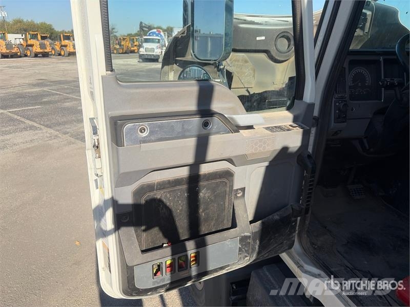 Mack GR64F 6x4 T/A Dump Truck 덤프 트럭