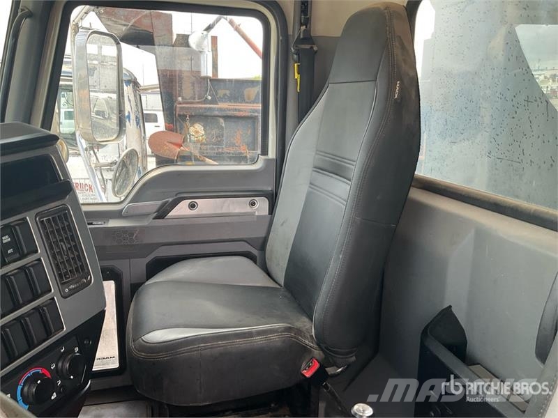 Mack GR64F 6x4 T/A Dump Truck Φορτηγά Ανατροπή