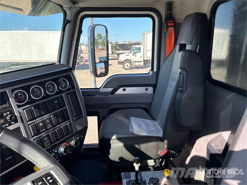 Mack GR64F 6x4 Tri/A Dump Truck Kipper