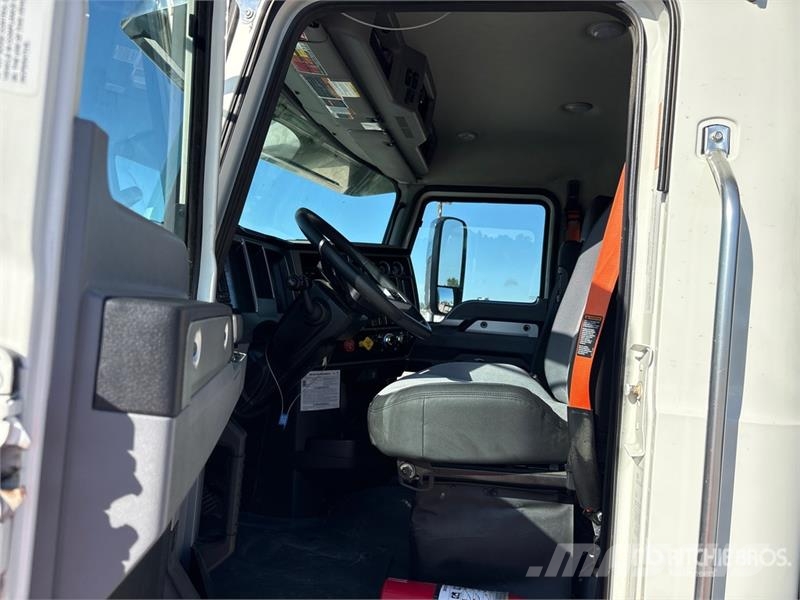Mack GR64F 6x4 Tri/A Dump Truck Kipper