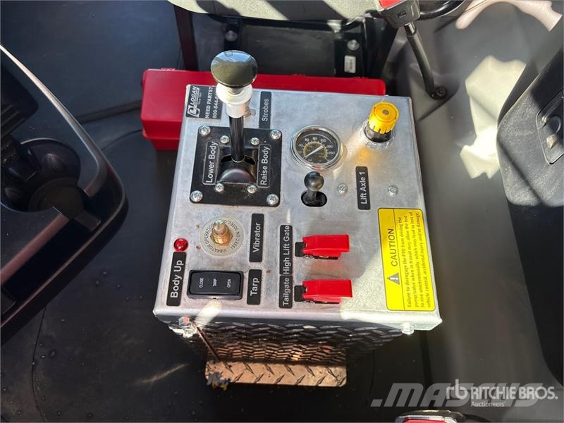 Mack GR64F 6x4 Tri/A Dump Truck Kipper