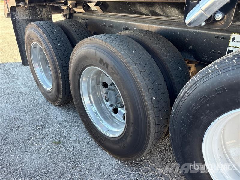Mack GR64F 6x4 Tri/A Dump Truck Kipper