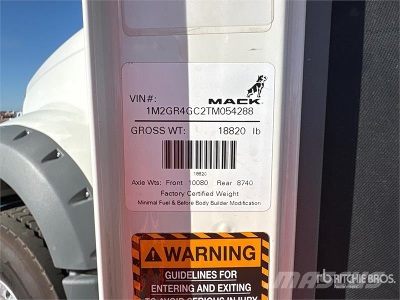 Mack GR64F 6x4 Tri/A Dump Truck Kipper