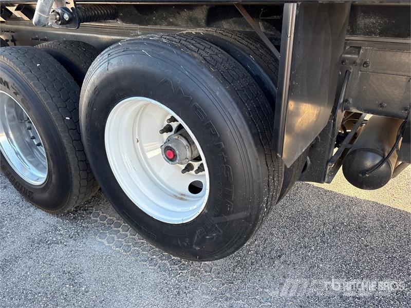 Mack GR64F 6x4 Tri/A Dump Truck Kipper