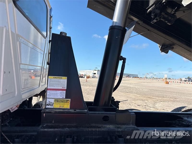 Mack GR64F 6x4 Tri/A Dump Truck Kipper