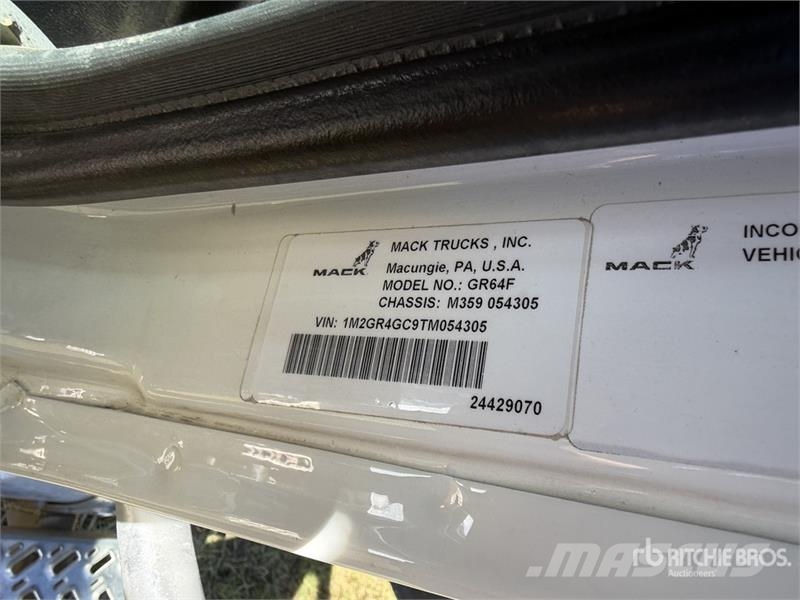 Mack GR64F 6x4 Tri/A Dump Truck Lastbiler med tip