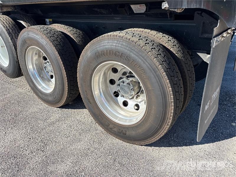 Mack GR64F 6x4 Tri/A Dump Truck Kipper
