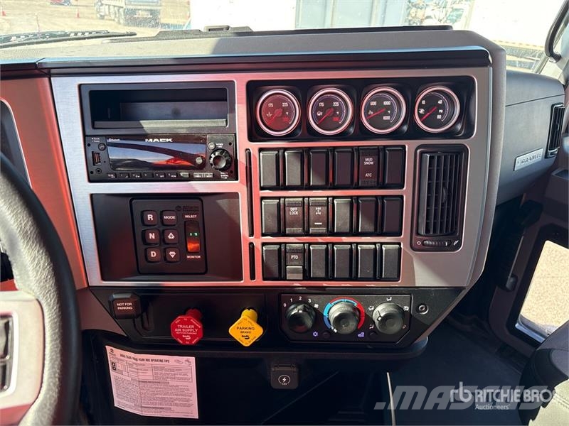 Mack GR64F 6x4 Tri/A Dump Truck Kipper
