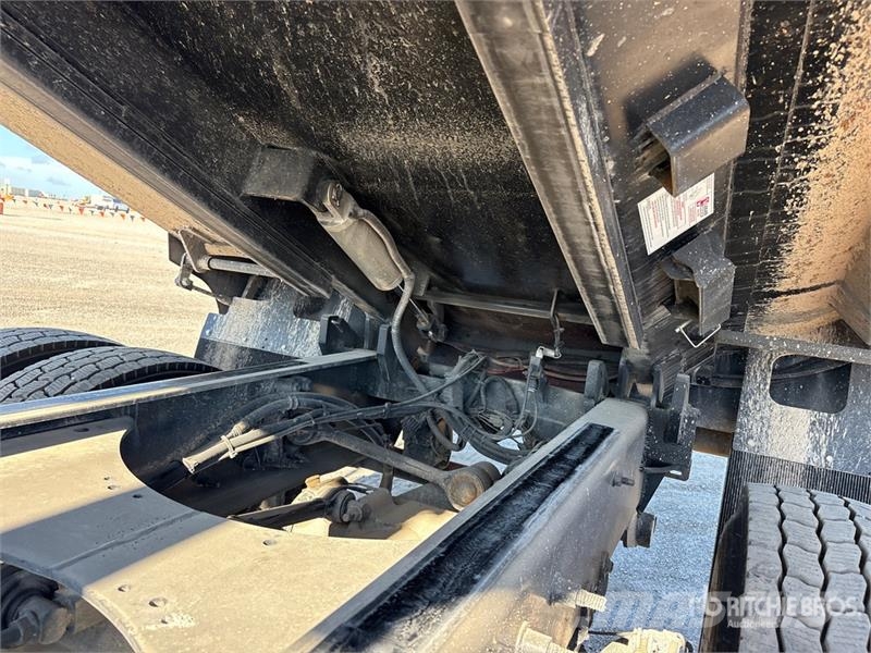 Mack GR64F 6x4 Tri/A Dump Truck Kipper
