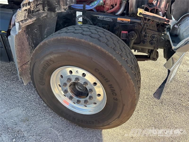 Mack GR64F 6x4 Tri/A Dump Truck Kipper